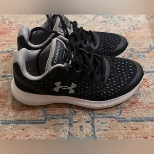 Under Armour Big Boys UA Charged Impulse Black. Size 4Y